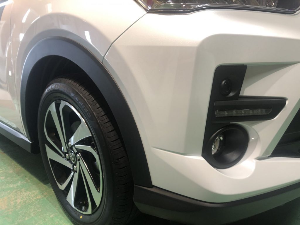 トヨタ　ライズガラスコーティング施工