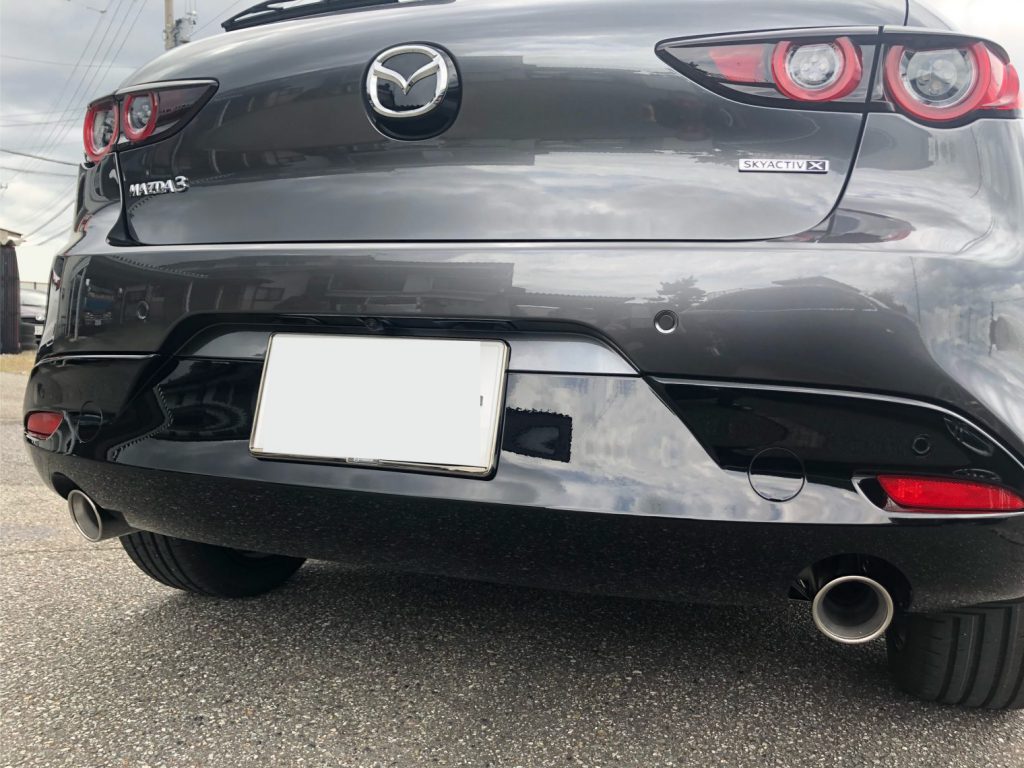 マツダ３ファストバック　ガラスコーティング施工