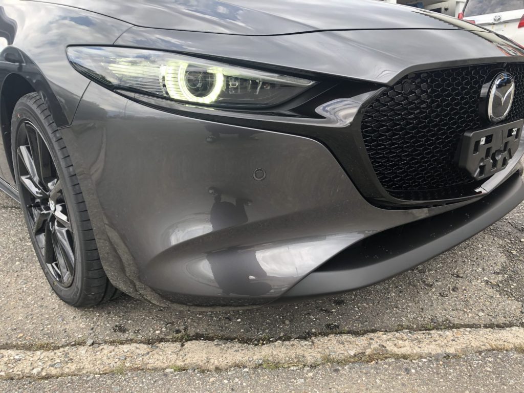 マツダ３ファストバック　ガラスコーティング施工