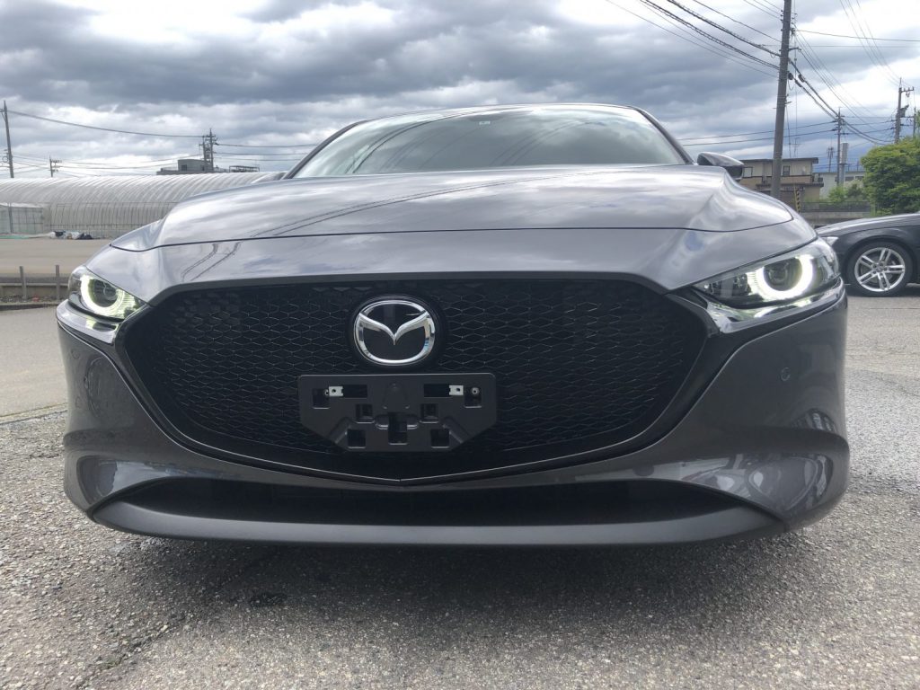 マツダ３ファストバック　ガラスコーティング施工