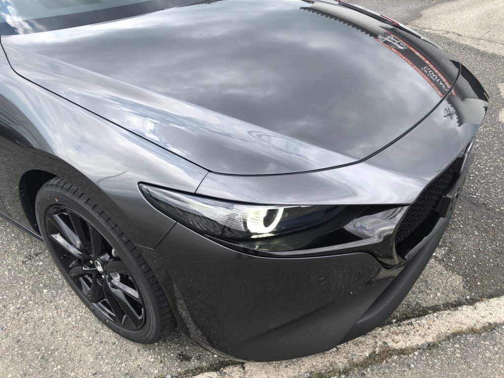 マツダ３ファストバック　ガラスコーティング施工