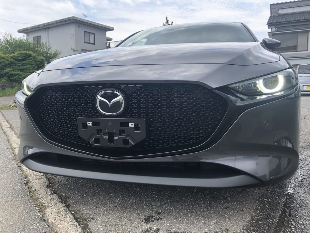 マツダ３ファストバック　ガラスコーティング施工