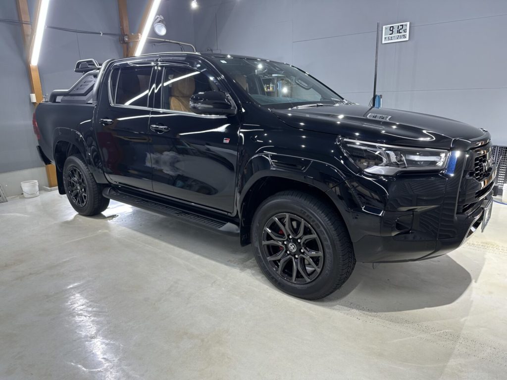 ハイラックス鏡面磨き作業・セラミックコーティング施工事例　魚津市Ｔ様