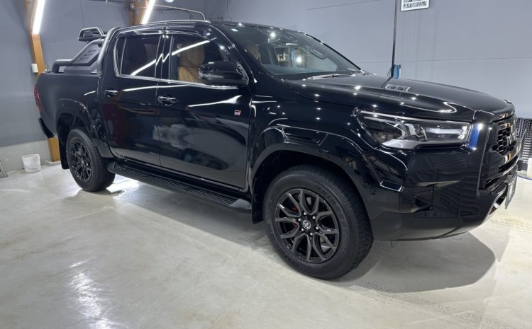 ハイラックス鏡面磨き作業・セラミックコーティング施工事例　魚津市Ｔ様