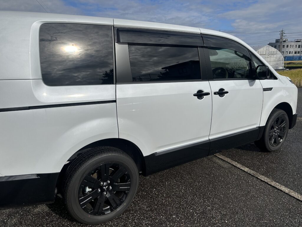 三菱デリカＤ５遮熱カーフィルム施工事例　中新川郡Ｋ様