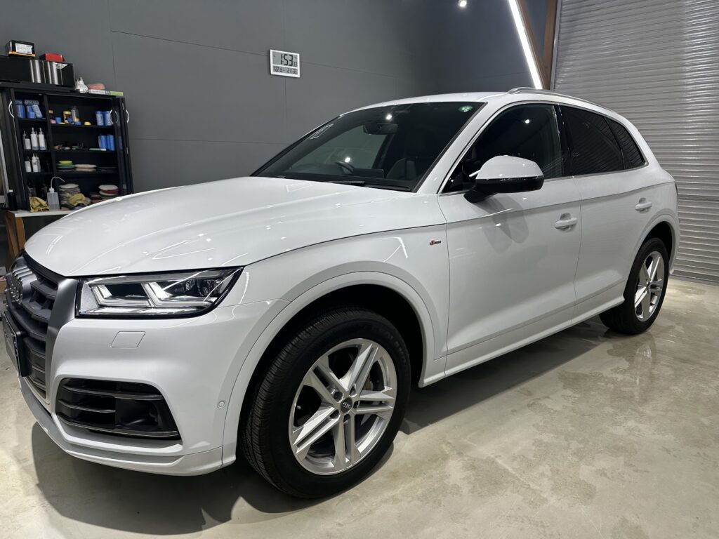 アウディQ5・鏡面磨き作業+セラミックコーティング施工　富山県下新川郡O様