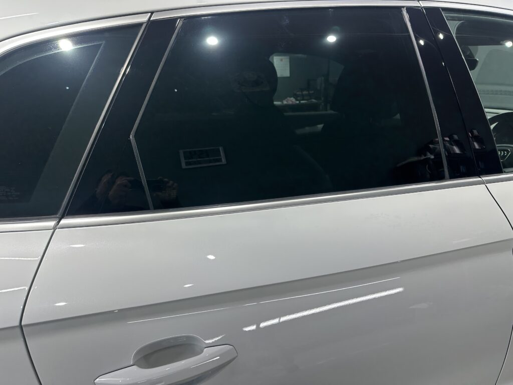アウディQ5・鏡面磨き作業+セラミックコーティング施工　富山県下新川郡O様