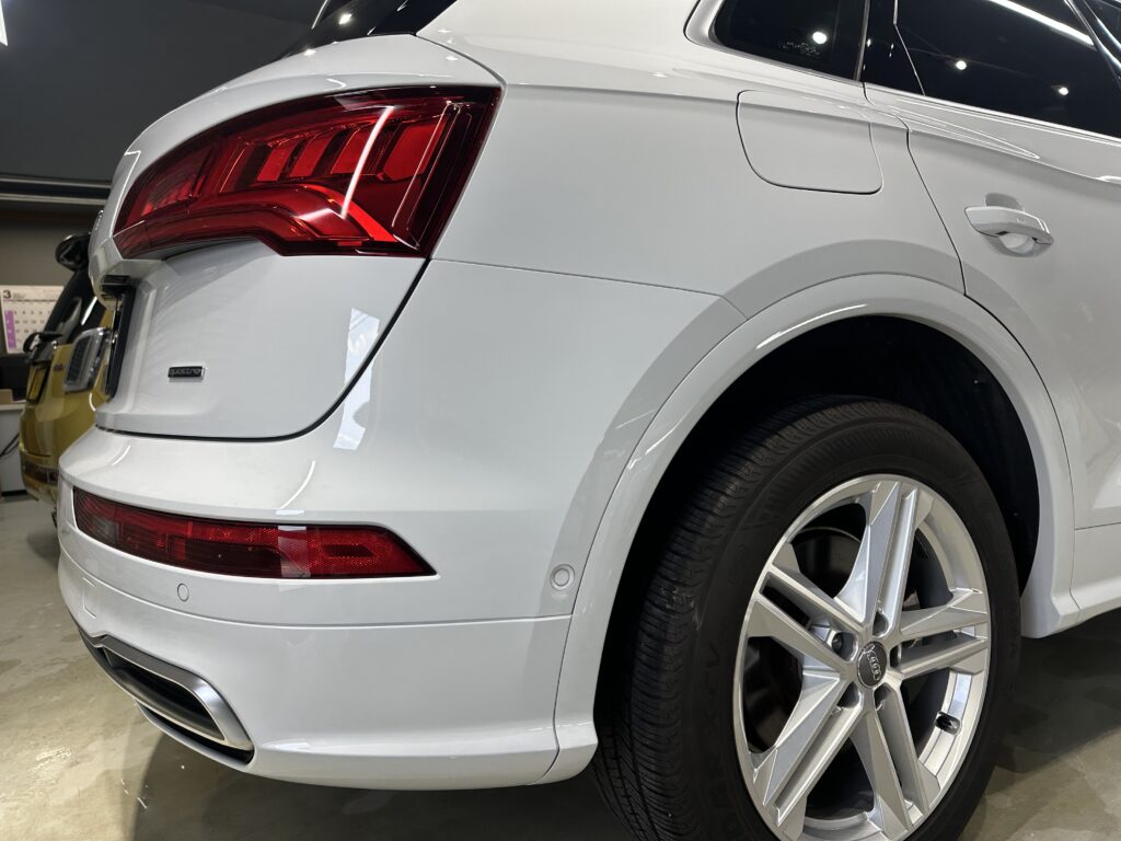 アウディQ5・鏡面磨き作業+セラミックコーティング施工　富山県下新川郡O様