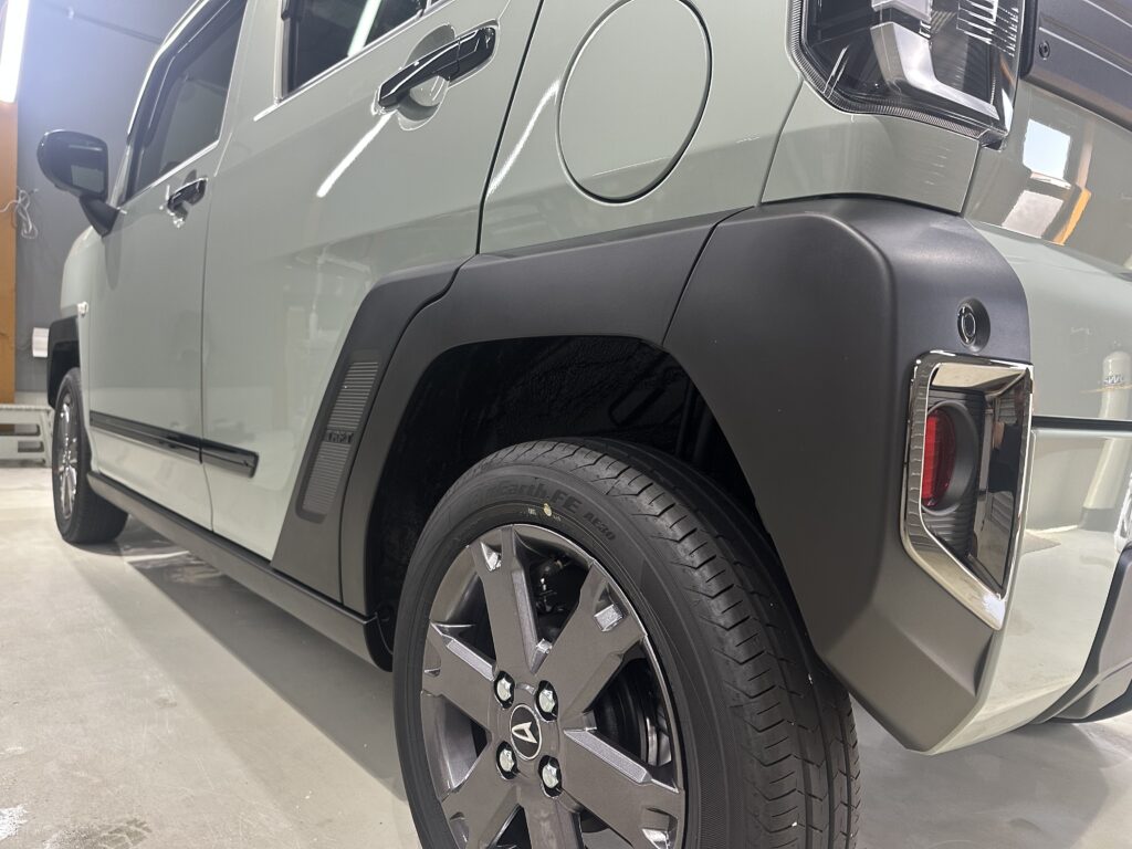 ダイハツタフト・鏡面磨き作業+セラミックコーティング施工事例　富山県滑川市H様