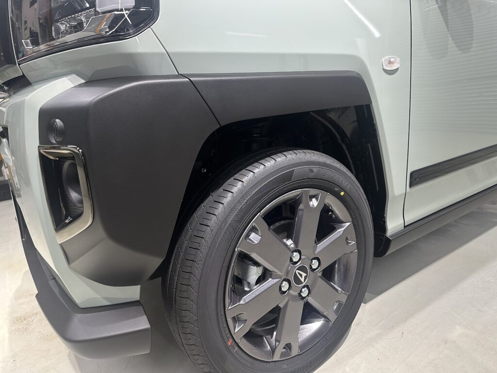 ダイハツタフト・鏡面磨き作業+セラミックコーティング施工事例　富山県滑川市H様