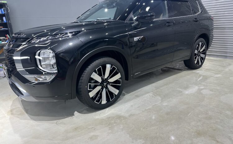 三菱アウトランダーPHEV・鏡面磨き作業+セラミックコーティング施工事例　富山県富山市K様
