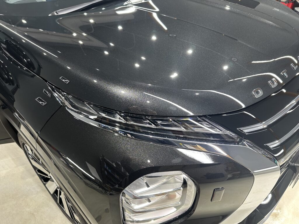 三菱アウトランダーPHEV・鏡面磨き作業+セラミックコーティング施工事例　富山県富山市K様