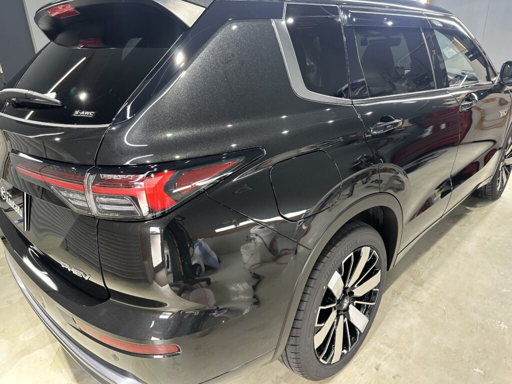 三菱アウトランダーPHEV・鏡面磨き作業+セラミックコーティング施工事例　富山県富山市K様