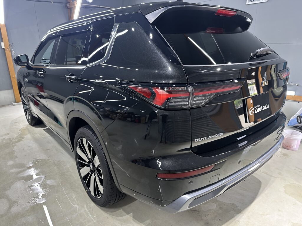 三菱アウトランダーPHEV・鏡面磨き作業+セラミックコーティング施工事例　富山県富山市K様