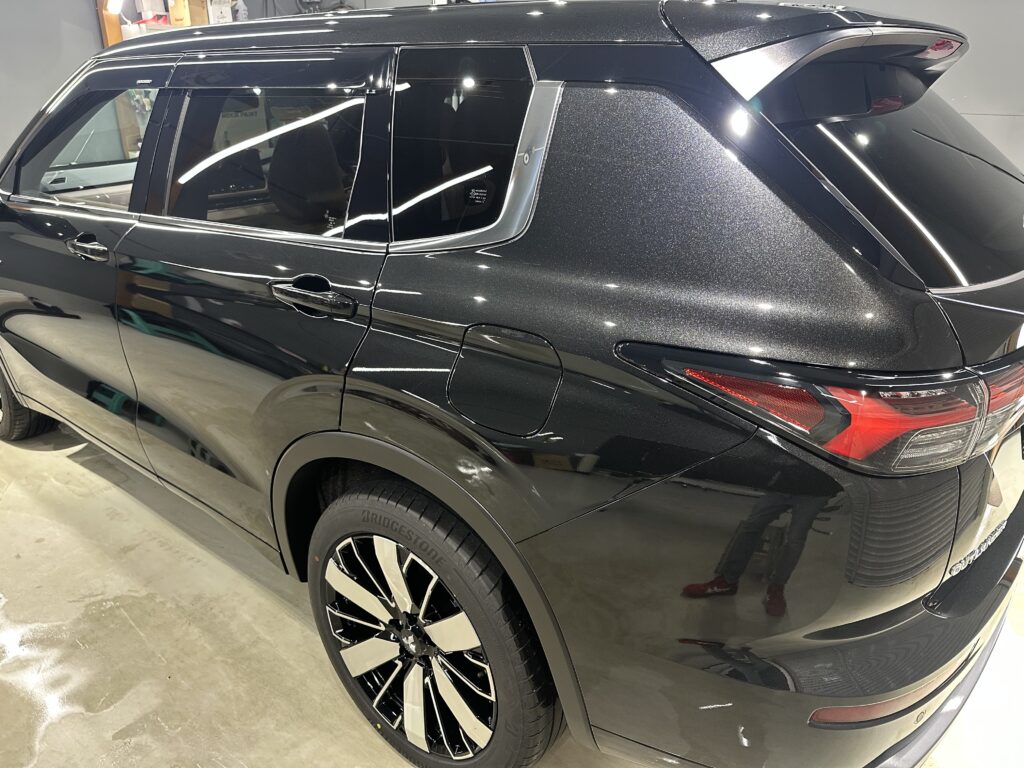 三菱アウトランダーPHEV・鏡面磨き作業+セラミックコーティング施工事例　富山県富山市K様