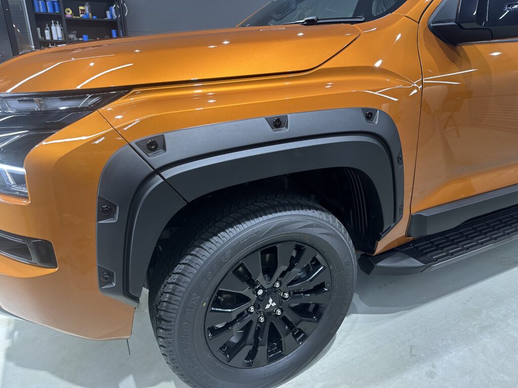 三菱トライトン・鏡面磨き作業+セラミックコーティング施工事例　富山県中新川郡M様