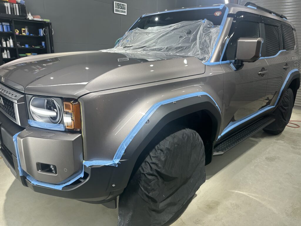 トヨタランドクルーザー２５０・鏡面磨き作業+セラミックコーティング　富山県射水市M様