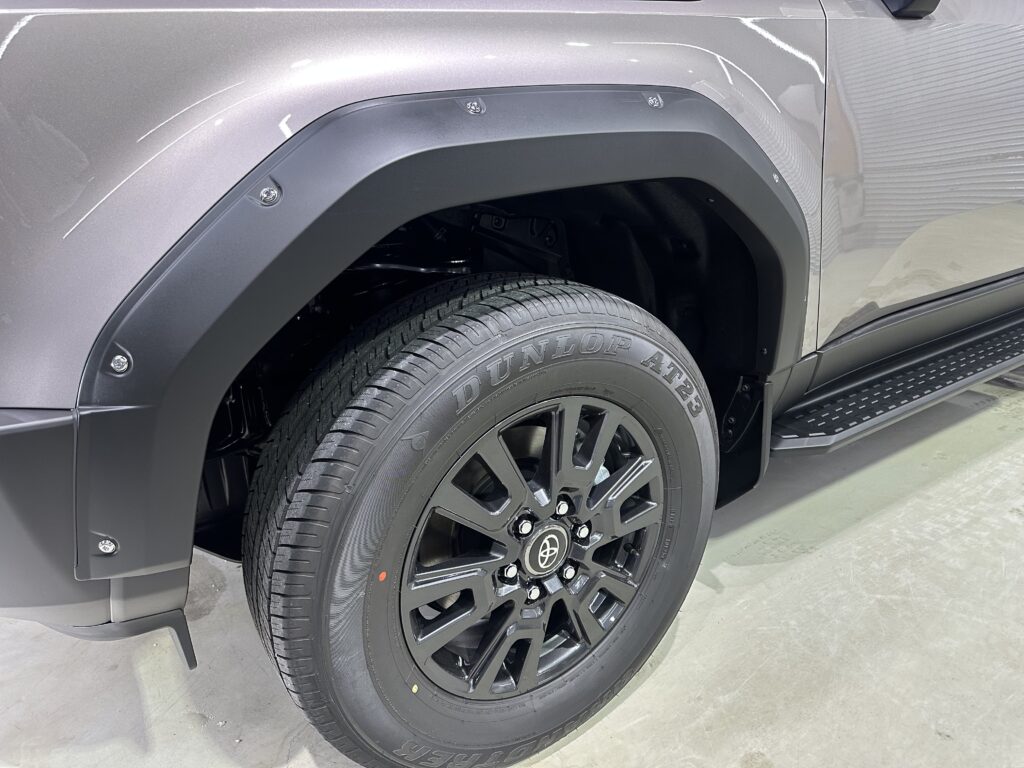 トヨタランドクルーザー２５０・鏡面磨き作業+セラミックコーティング　富山県射水市M様