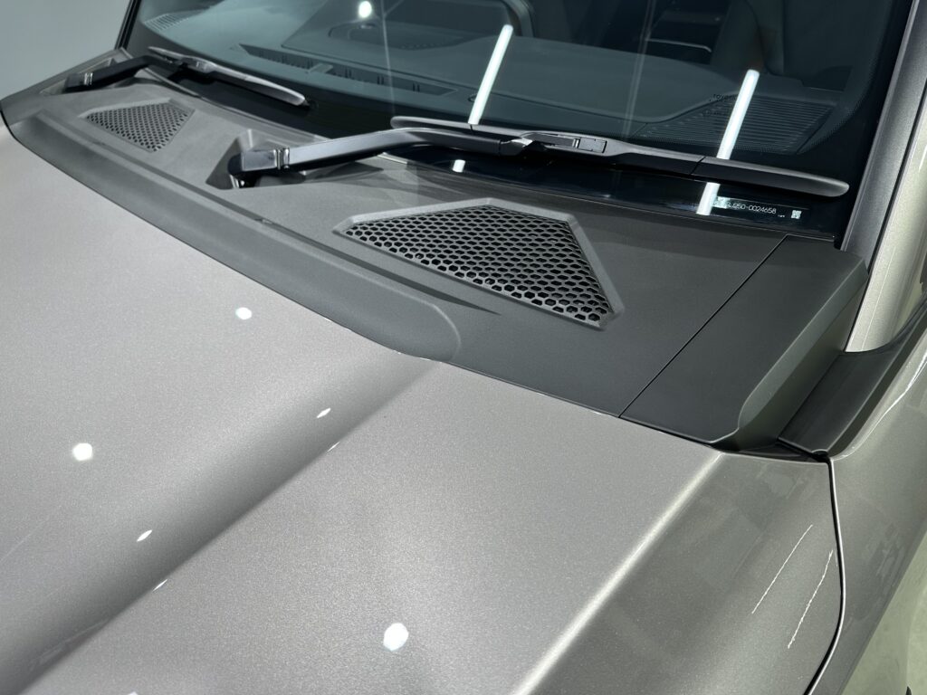 トヨタランドクルーザー２５０・鏡面磨き作業+セラミックコーティング　富山県射水市M様