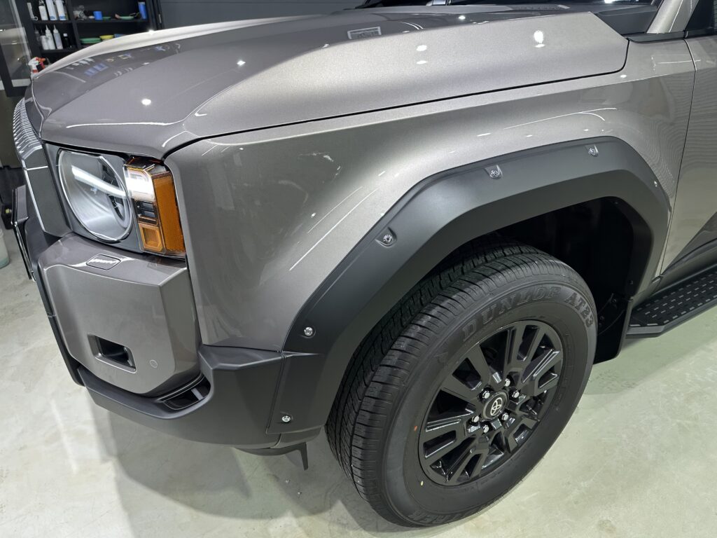 トヨタランドクルーザー２５０・鏡面磨き作業+セラミックコーティング　富山県射水市M様