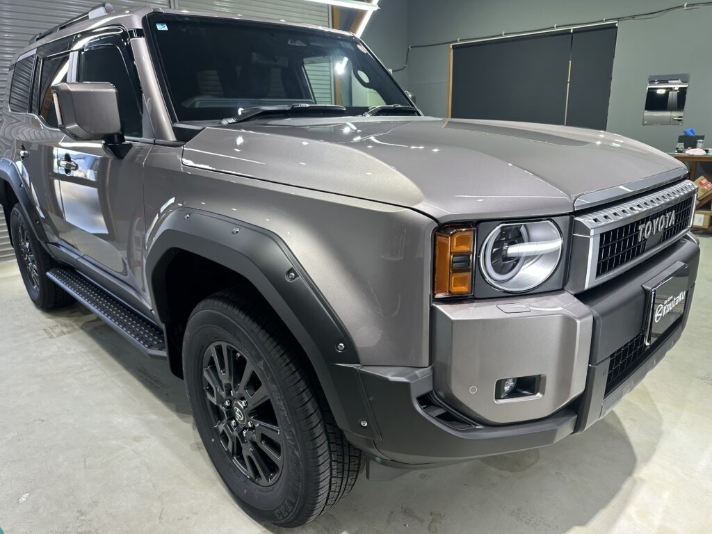 トヨタランドクルーザー２５０・鏡面磨き作業+セラミックコーティング　富山県射水市M様