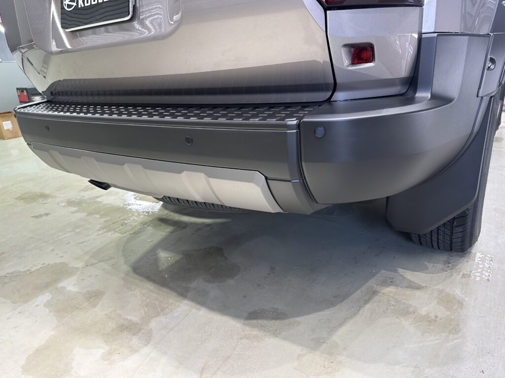 トヨタランドクルーザー２５０・鏡面磨き作業+セラミックコーティング　富山県射水市M様