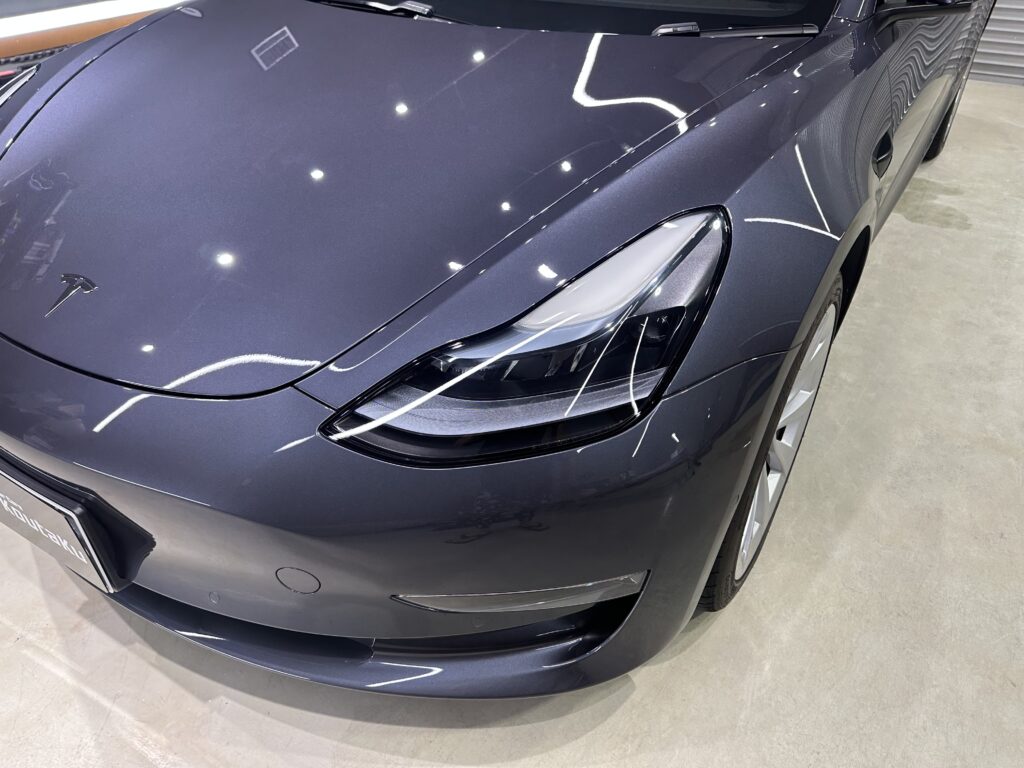 テスラモデル３・鏡面磨き作業+セラミックコーティング施工事例　富山市S様