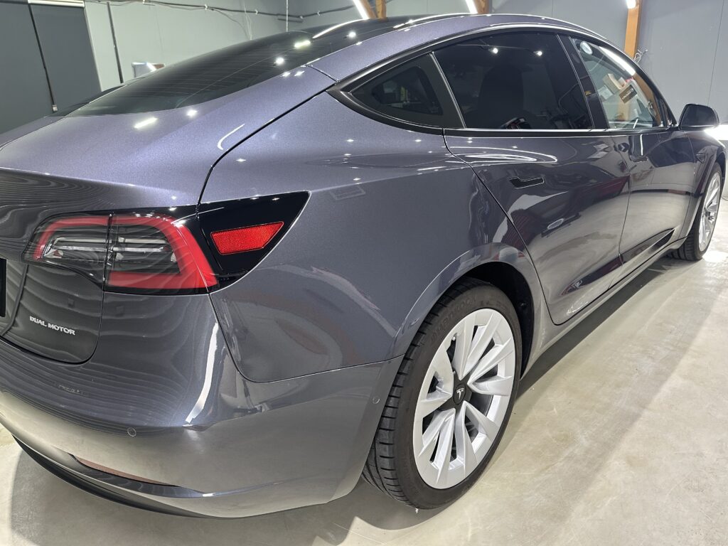 テスラモデル３・鏡面磨き作業+セラミックコーティング施工事例　富山市S様