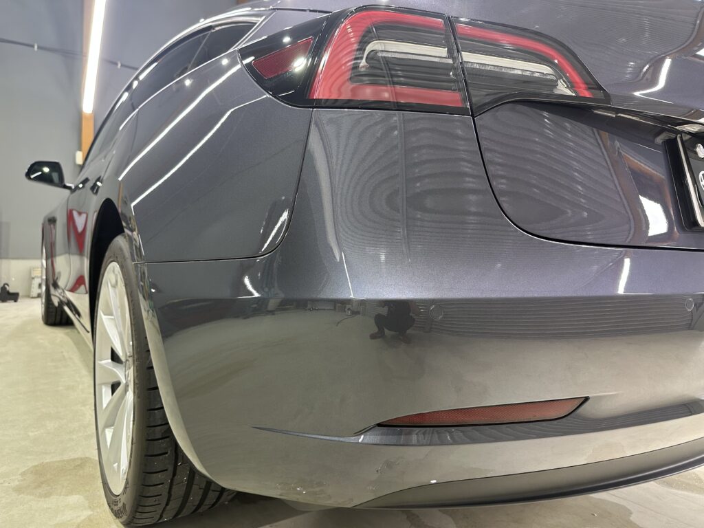 テスラモデル３・鏡面磨き作業+セラミックコーティング施工事例　富山市S様