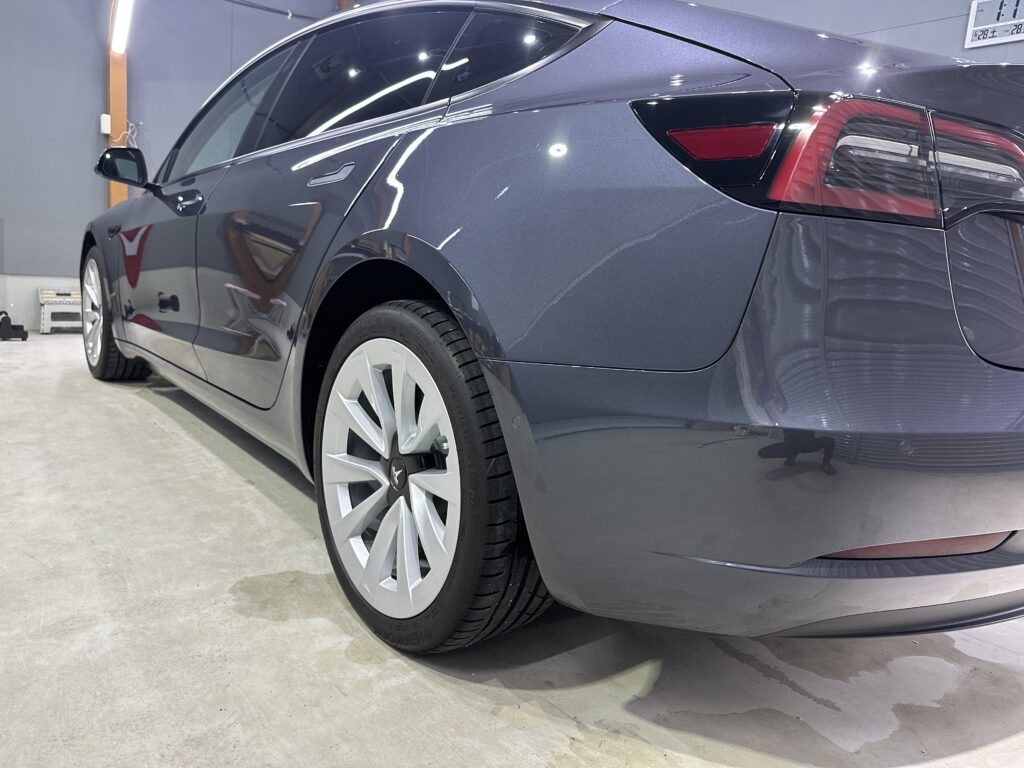 テスラモデル３・鏡面磨き作業+セラミックコーティング施工事例　富山市S様