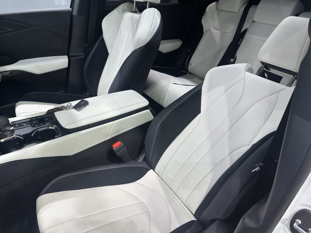 レクサス・RX350・鏡面磨き作業+セラミックコーティング施工事例　魚津市Ａ様