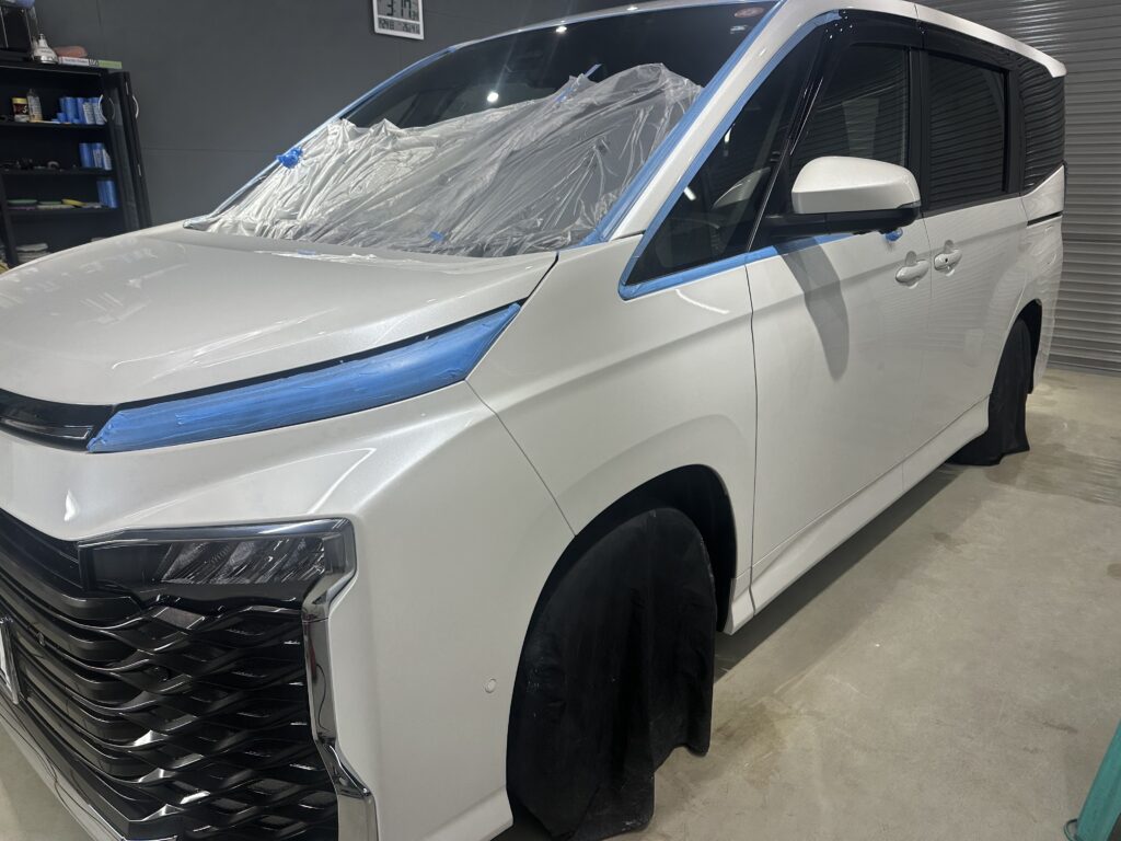 トヨタ・VOXY・鏡面磨き作業+セラミックコーティング施工事例　富山市N様