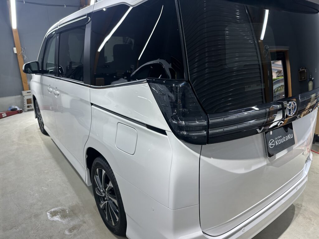 トヨタ・VOXY・鏡面磨き作業+セラミックコーティング施工事例　富山市N様