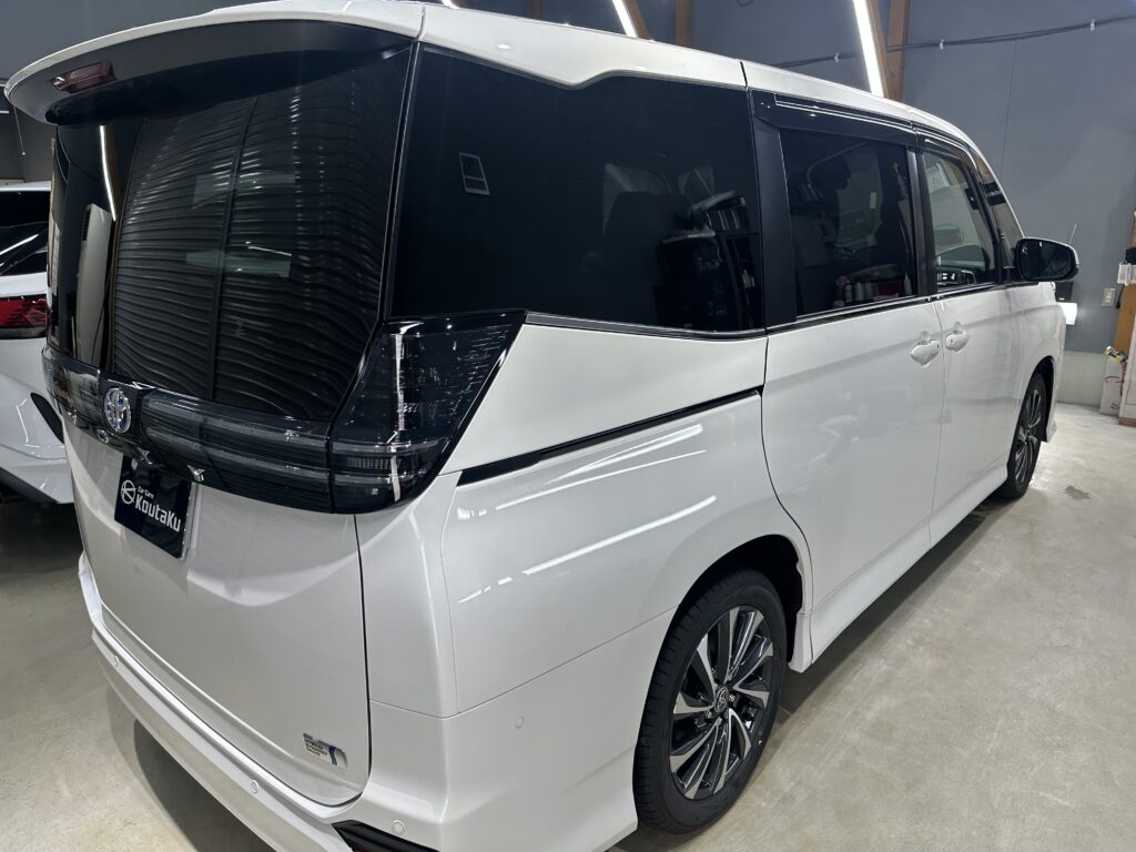 トヨタ・VOXY・鏡面磨き作業+セラミックコーティング施工事例　富山市N様