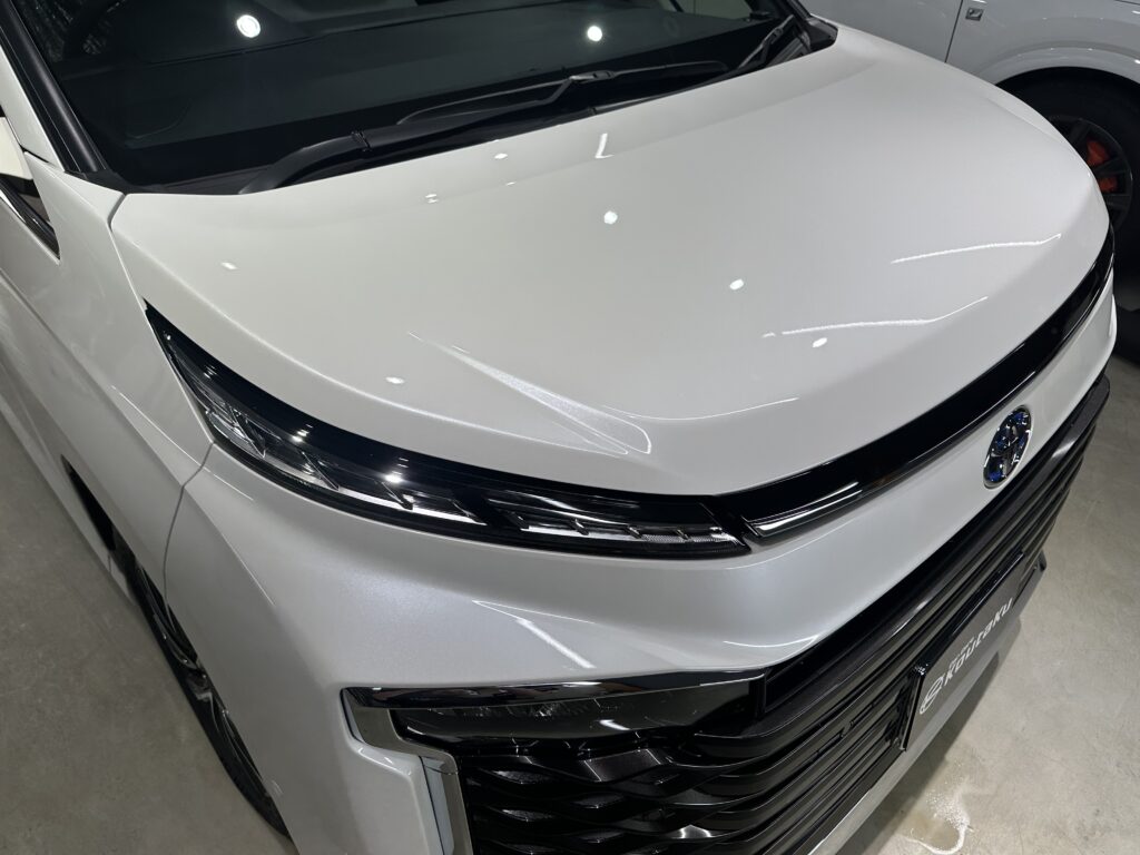 トヨタ・VOXY・鏡面磨き作業+セラミックコーティング施工事例　富山市N様
