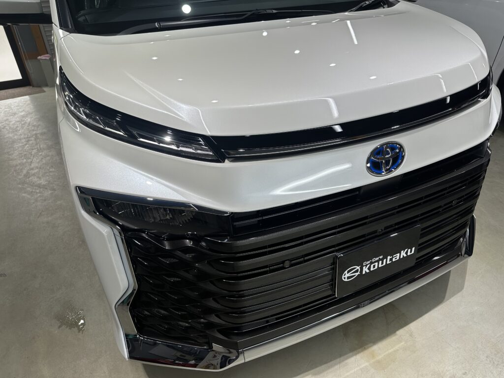 トヨタ・VOXY・鏡面磨き作業+セラミックコーティング施工事例　富山市N様