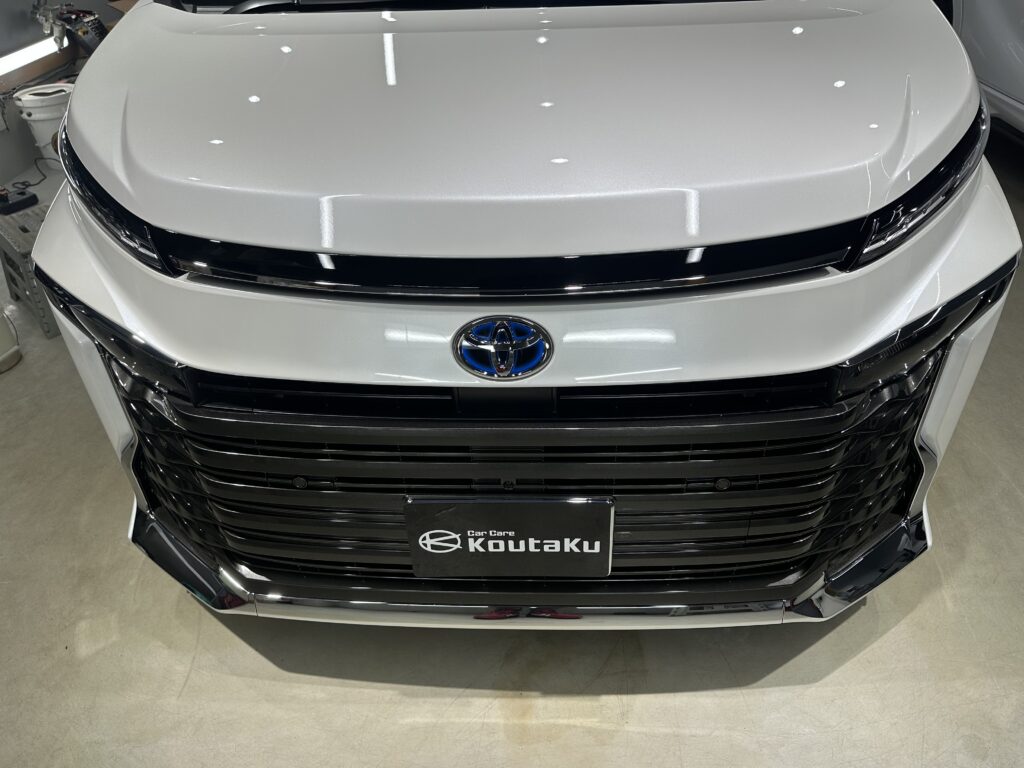 トヨタ・VOXY・鏡面磨き作業+セラミックコーティング施工事例　富山市N様