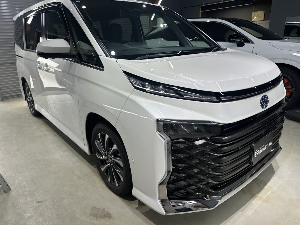 トヨタ・VOXY・鏡面磨き作業+セラミックコーティング施工事例　富山市N様