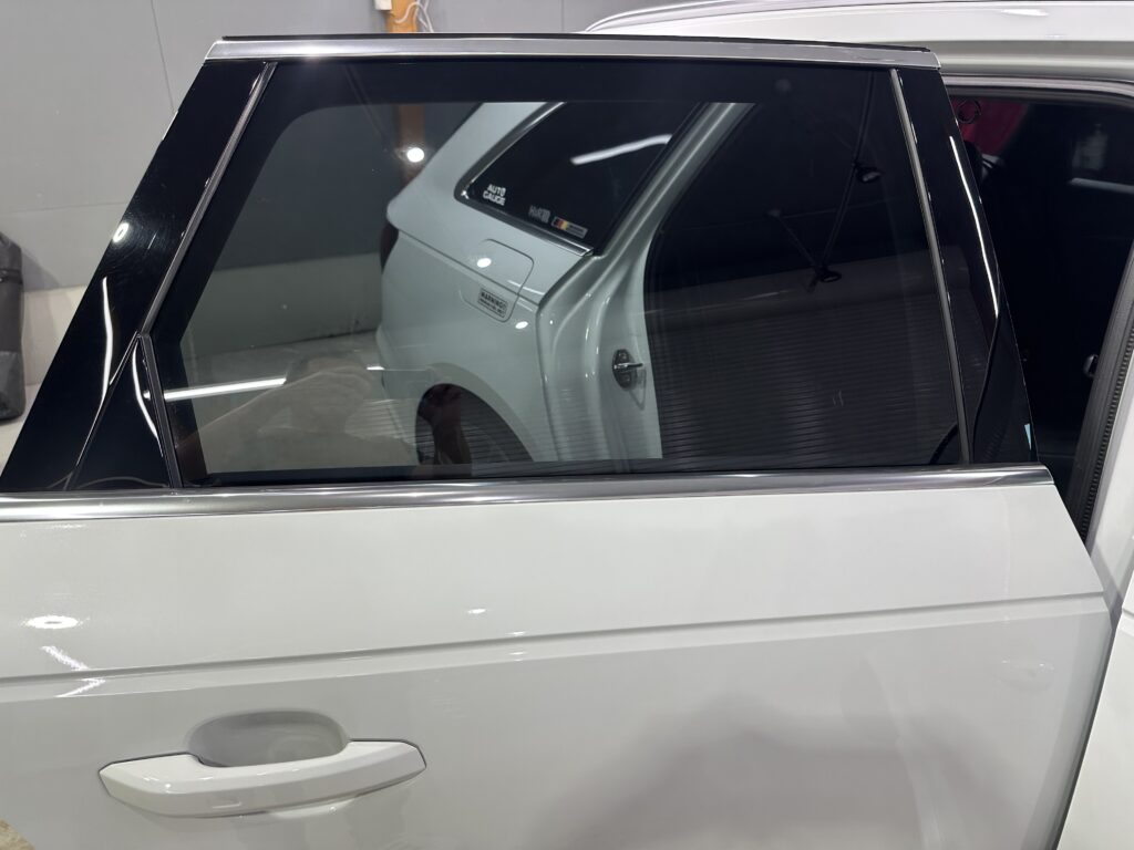 アウディ・Ａ４アバント・遮熱カーフィルム施工事例　　飛騨市N様