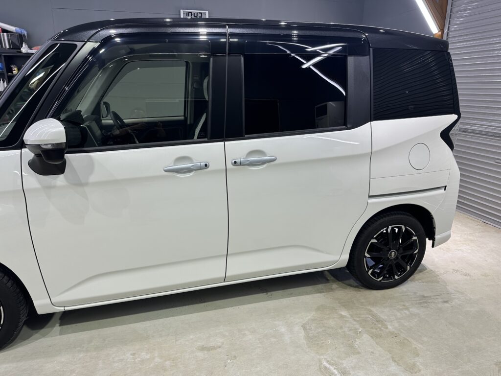 トヨタ ・ルーミーカスタム・鏡面磨き作業+セラミックコーティング+遮熱カーフィルム施工事例　富山市Ａ様