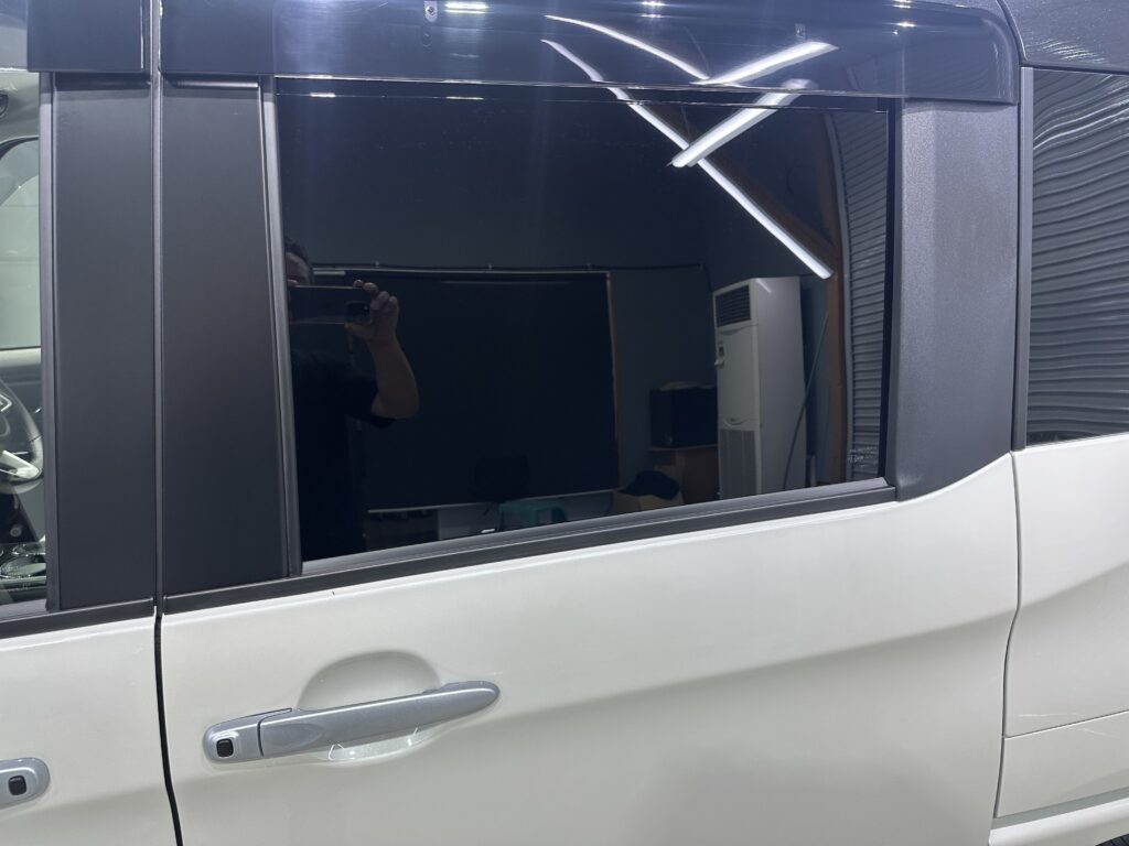 トヨタ ・ルーミーカスタム・鏡面磨き作業+セラミックコーティング+遮熱カーフィルム施工事例　富山市Ａ様