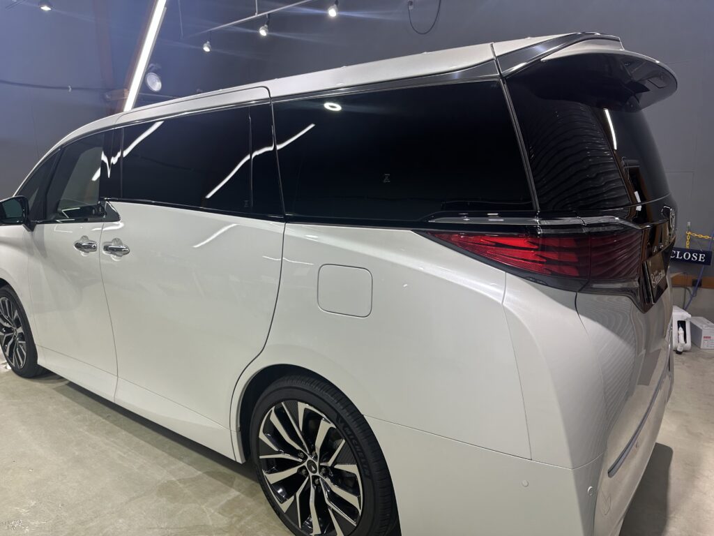 トヨタアルファード・鏡面磨き作業+セラミックコーティング+遮熱カーフィルム施工例　高岡市N様