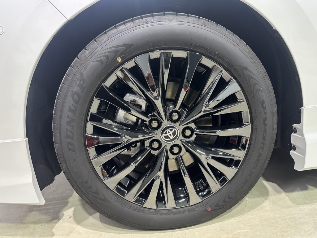 トヨタ・ヴェルファイア・鏡面磨き作業+セラミックコーティング施工事例　富山市Ｅ様