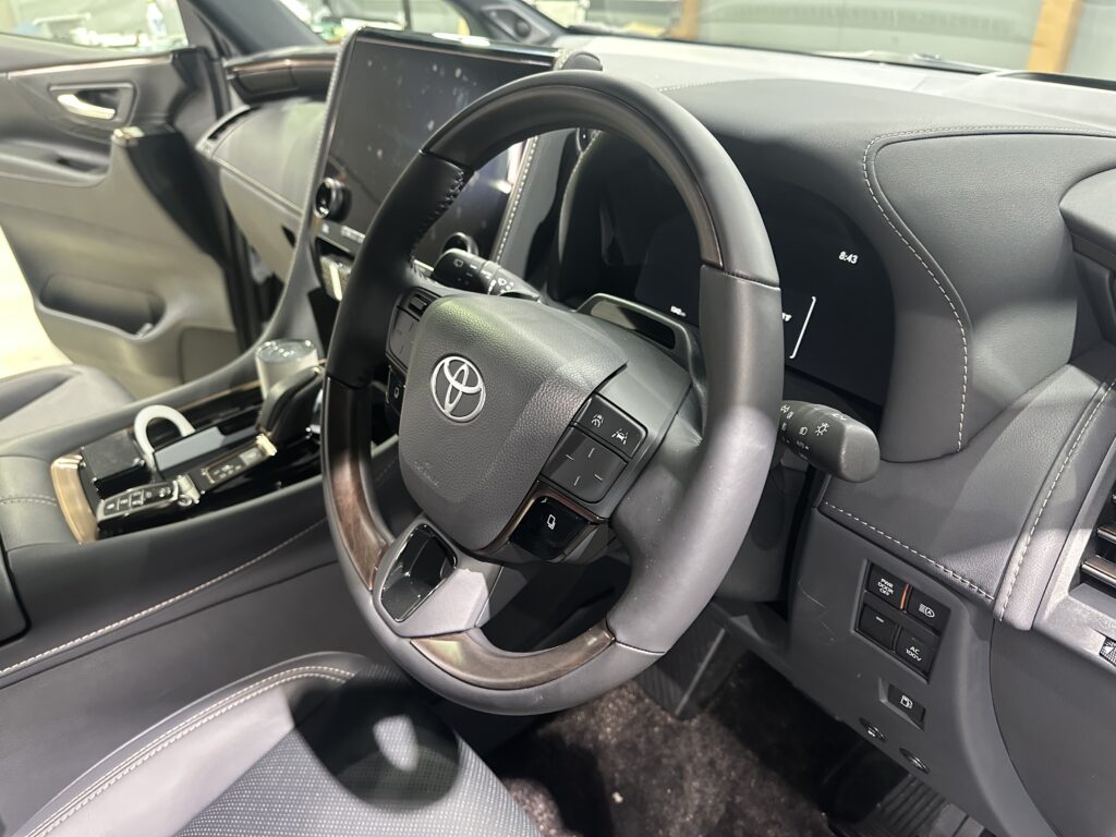 トヨタ・ヴェルファイア・鏡面磨き作業+セラミックコーティング施工事例　富山市Ｅ様