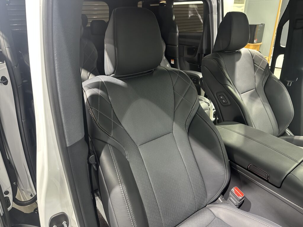 トヨタ・ヴェルファイア・鏡面磨き作業+セラミックコーティング施工事例　富山市Ｅ様