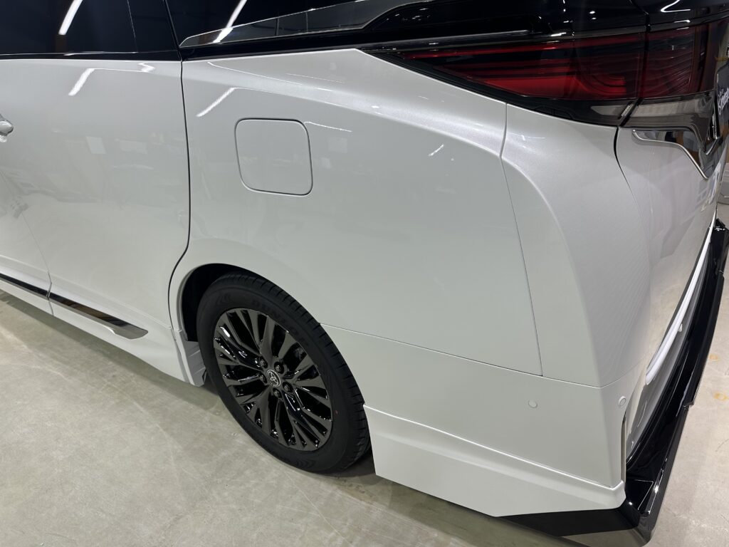 トヨタ・ヴェルファイア・鏡面磨き作業+セラミックコーティング施工事例　富山市Ｅ様