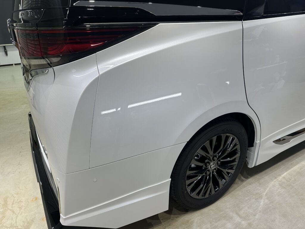 トヨタ・ヴェルファイア・鏡面磨き作業+セラミックコーティング施工事例　富山市Ｅ様