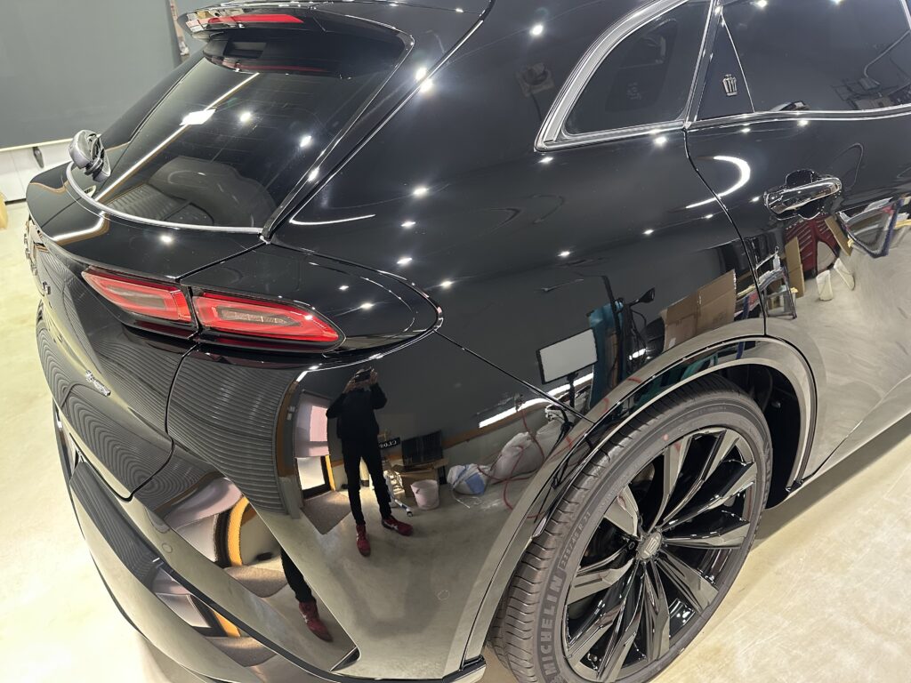 トヨタ・クラウンスポーツ・鏡面磨き作業+セラミックコーティング施工事例