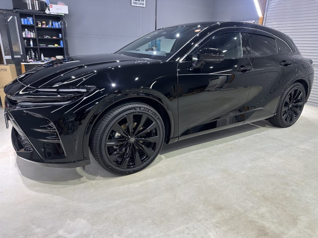 トヨタ・クラウンスポーツ・鏡面磨き作業+セラミックコーティング施工事例