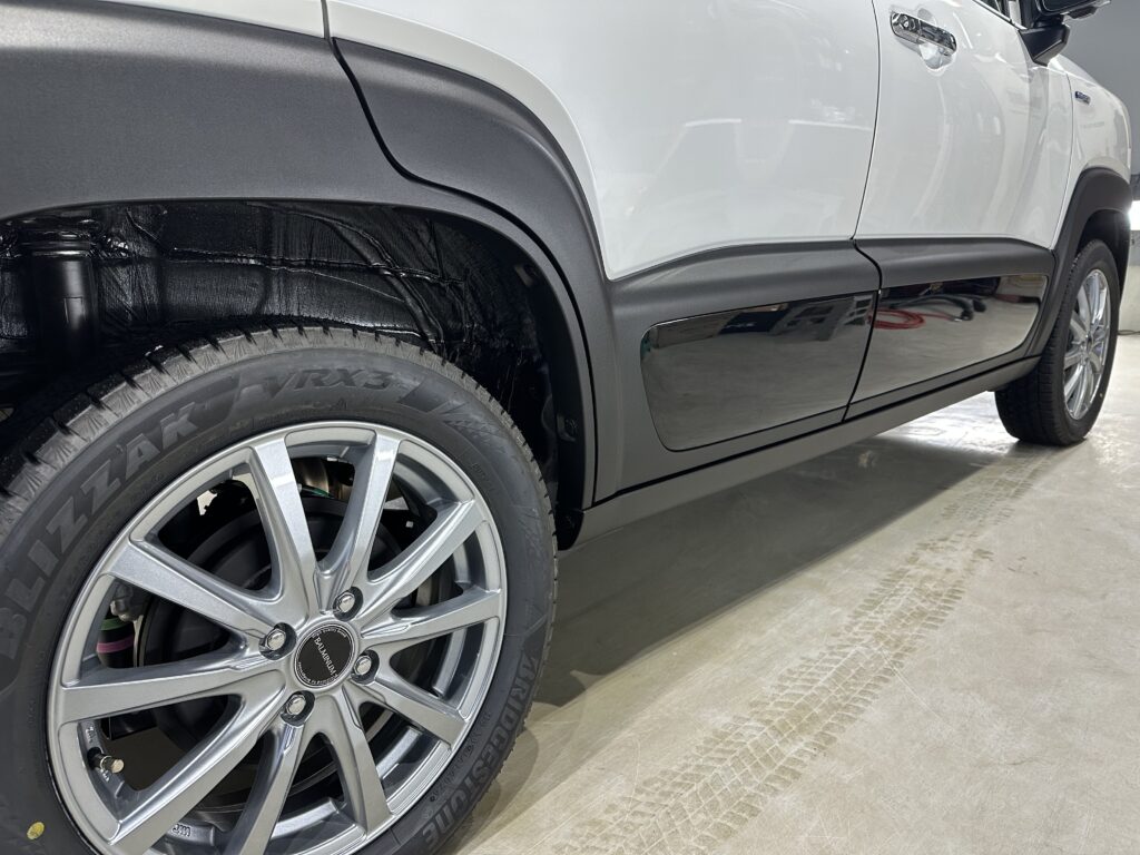 スズキ・クロスビー・鏡面磨き作業+セラミックコーティング施工事例　富山市Ｍ様